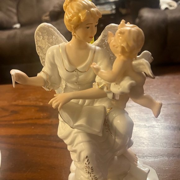 Vintage Elegant Angel Figurine with Child - Picture 3 of 3